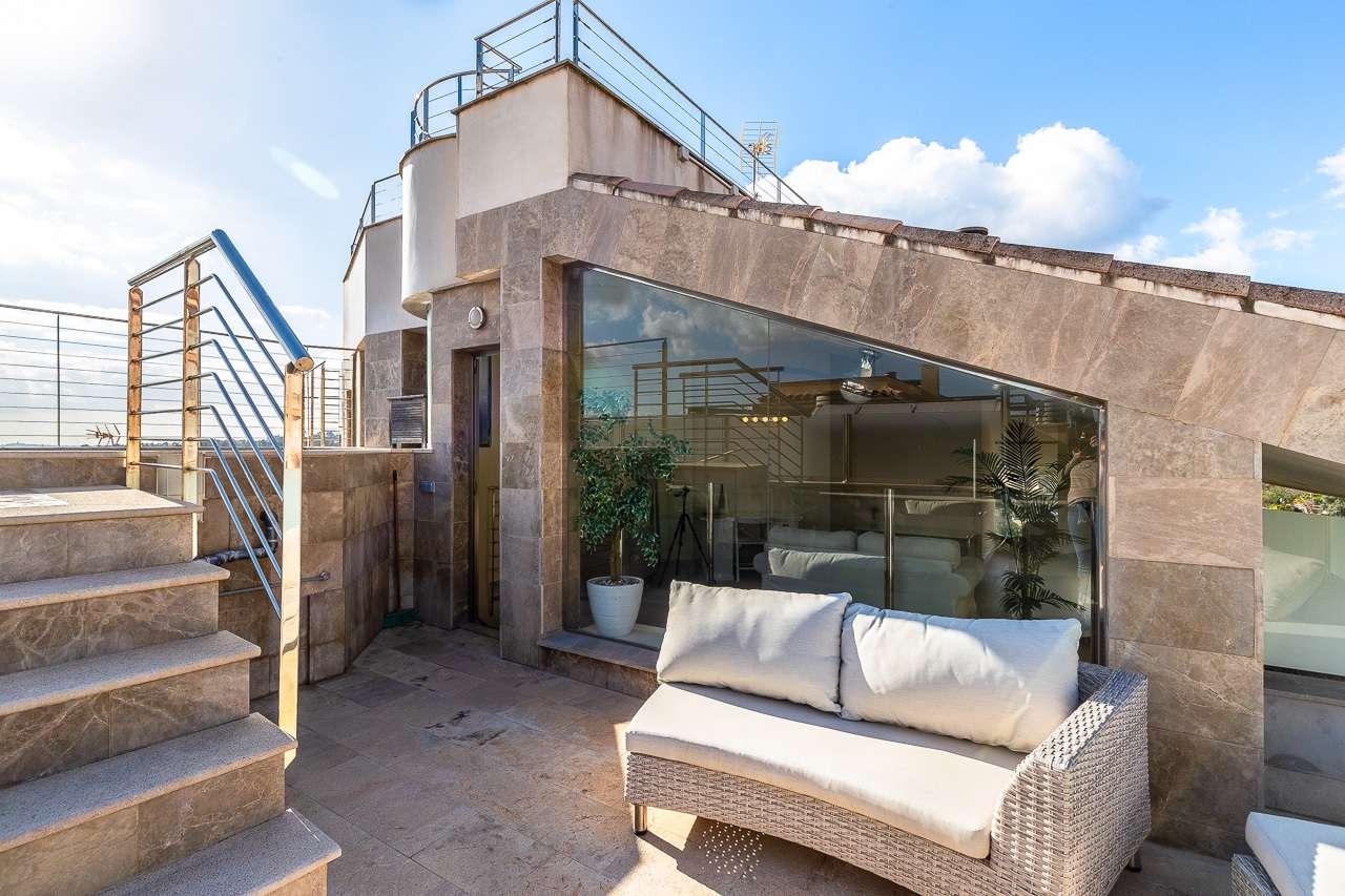 Impressive duplex penthouse with private pool in Establiments