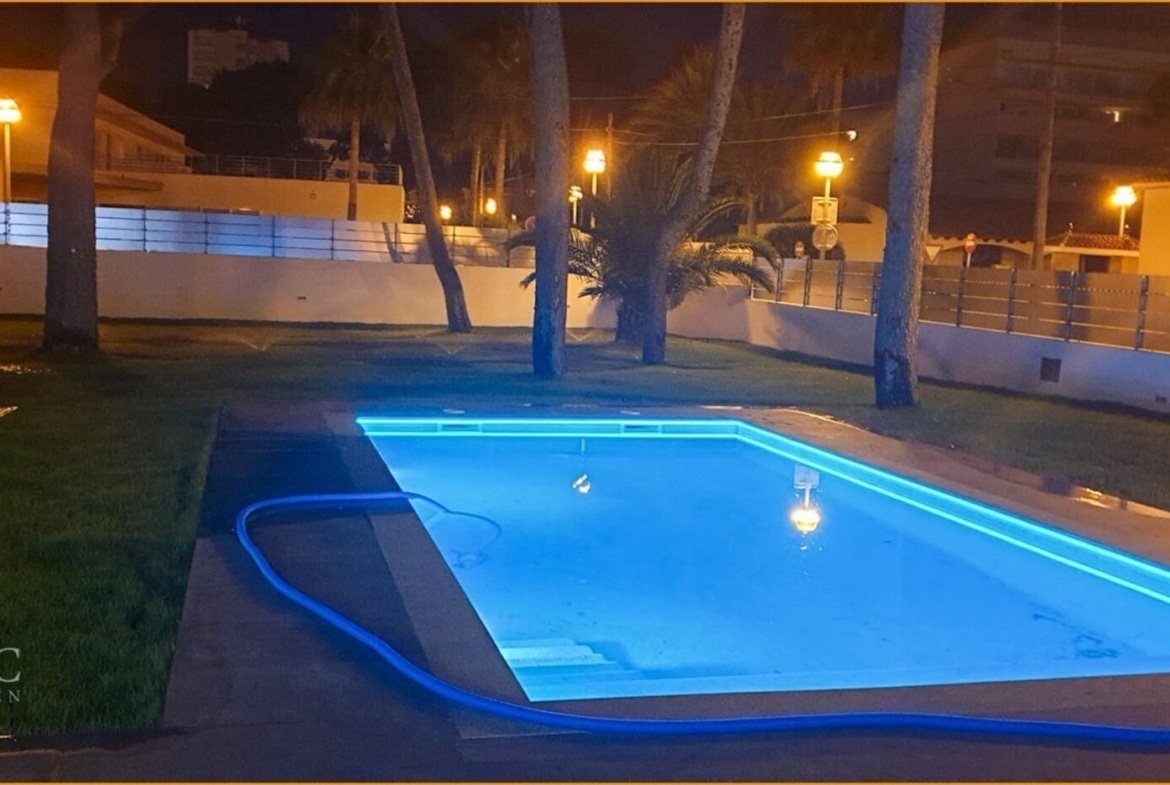 Pool bei Nacht - Piscina de noche